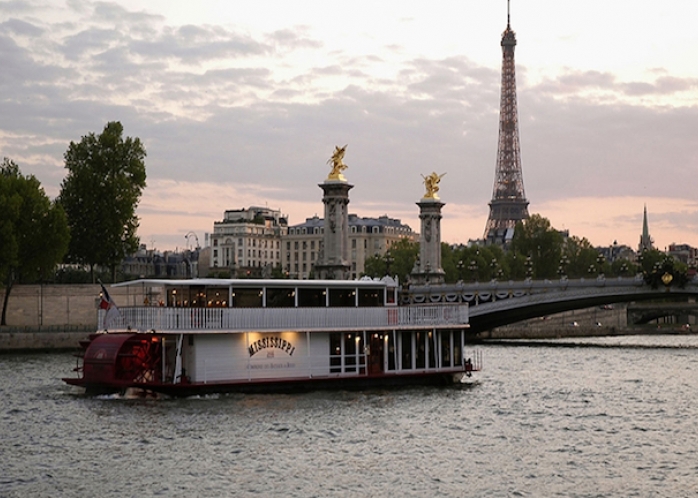 Une péniche style Far Ouest dans Paris pour vos événements 